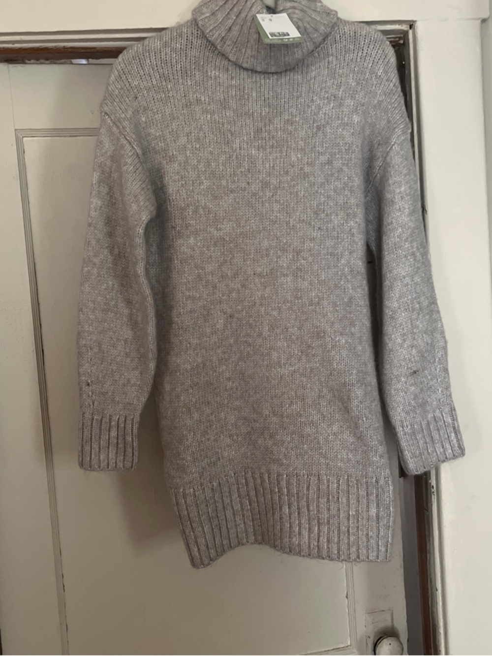 H&M Light Gray Turtleneck Sweater - Cozy Knit
